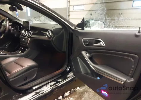 2015 Mercedes-Benz Cla 250 4Matic z USA, uszkodzony, nr VIN WDDSJ4GB9FN217438